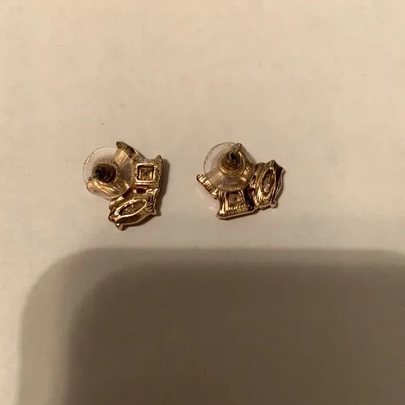 Never worn pretty red studs - Picture 3 of 5